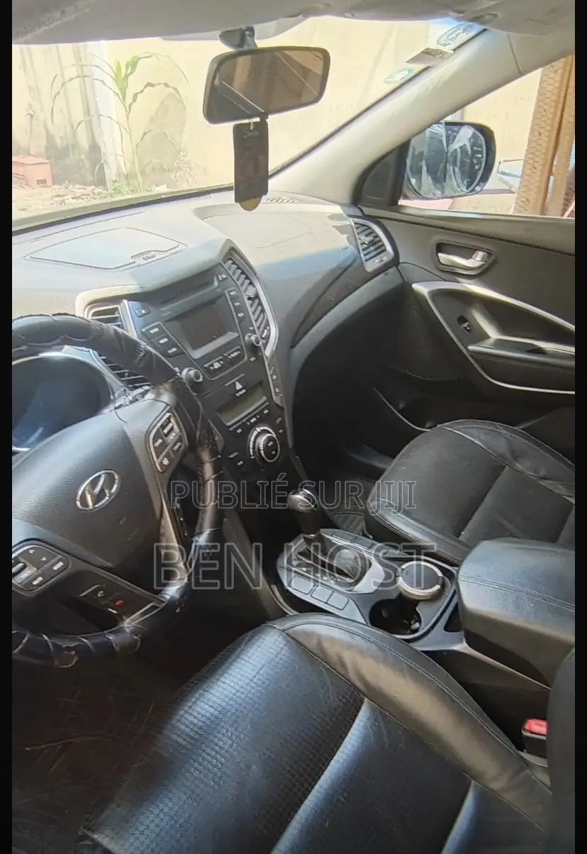 Hyundai Santa Fe SE (4 styles) 2022 Bordeaux