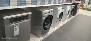 Il Y'a Des Machines À Laver Automatiques, Les Lave Vaisselle Etc