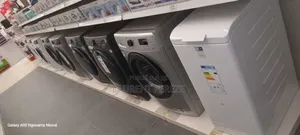Il Y'a Des Machines À Laver Automatiques, Les Lave Vaisselle Etc