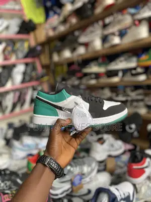 Air Jordan 1 Base