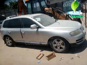 Toyota Avensis 2021 Gris