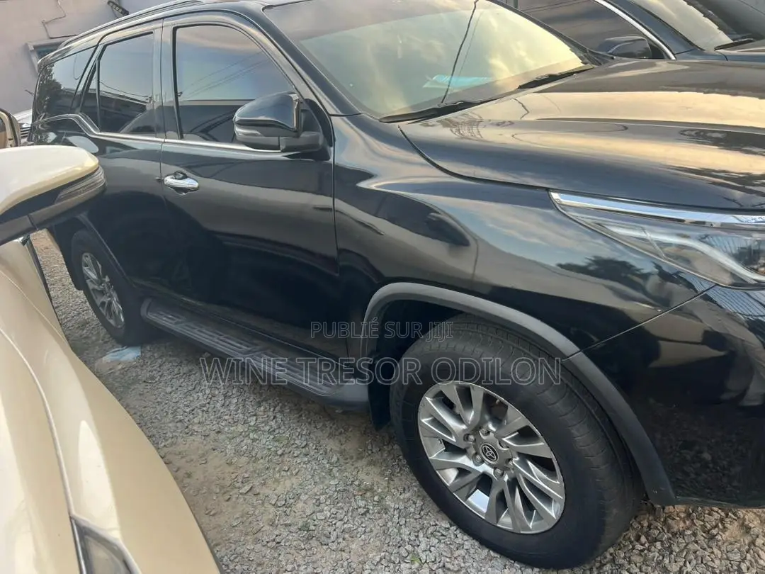 Toyota Fortuner 2.4 D RWD 2023 Noir