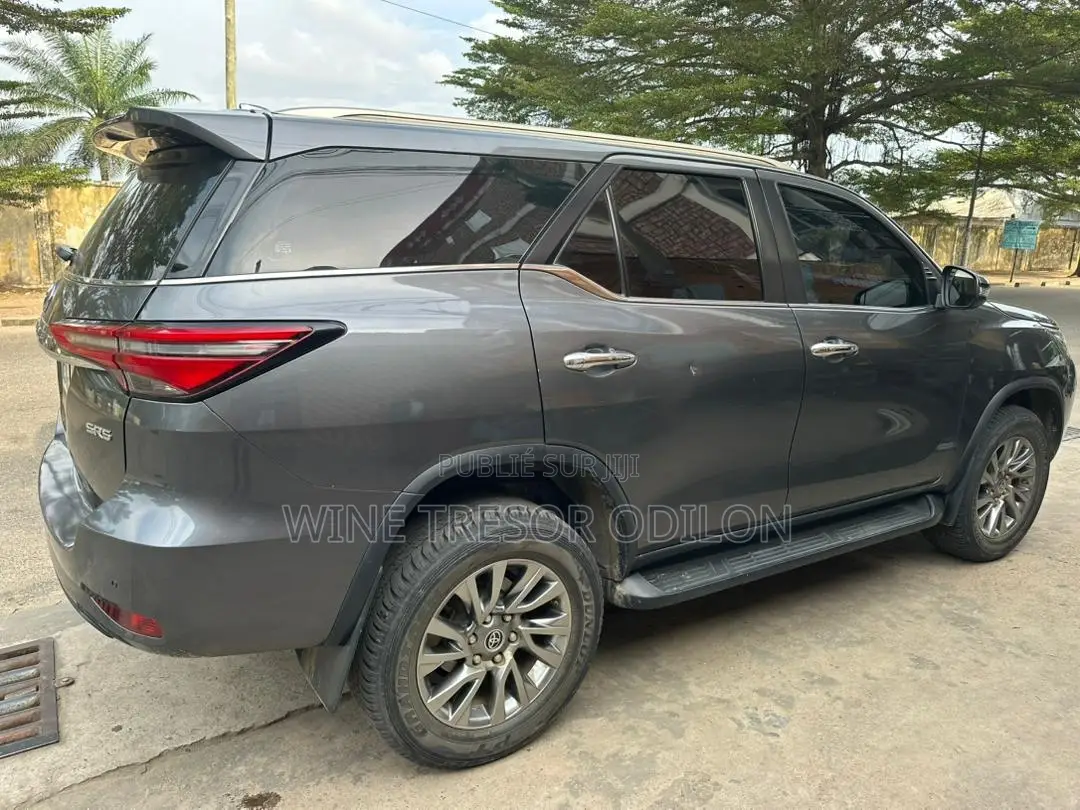 Toyota Fortuner 2.4 D RWD 2023 Noir