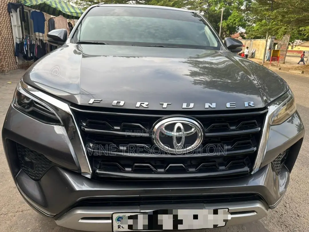 Toyota Fortuner 2.4 D RWD 2023 Noir