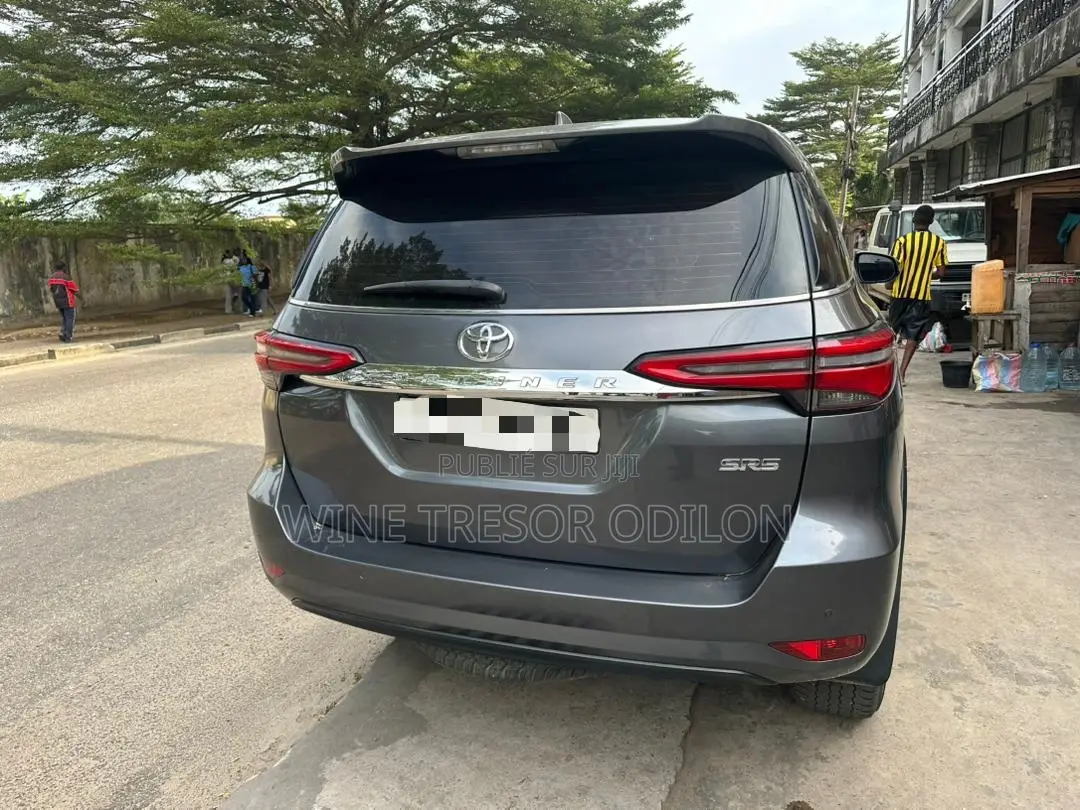 Toyota Fortuner 2.4 D RWD 2023 Noir