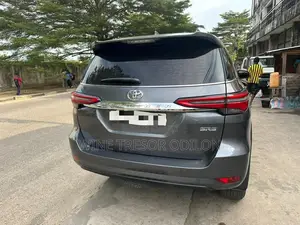 Toyota Fortuner 2.4 D RWD 2023 Noir