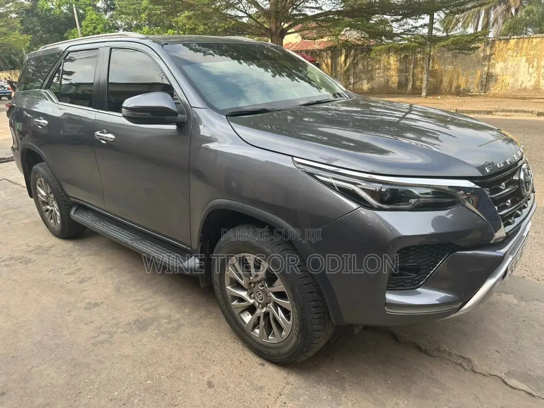 Toyota Fortuner 2.4 D RWD 2023 Noir