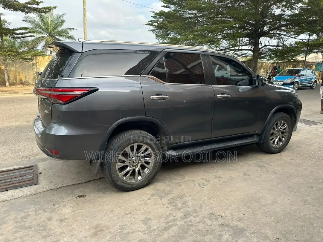 Toyota Fortuner 2.4 D RWD 2023 Noir