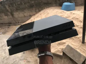 Ps4 Fat 12jeu Craqué Avec Une Manette Propre
