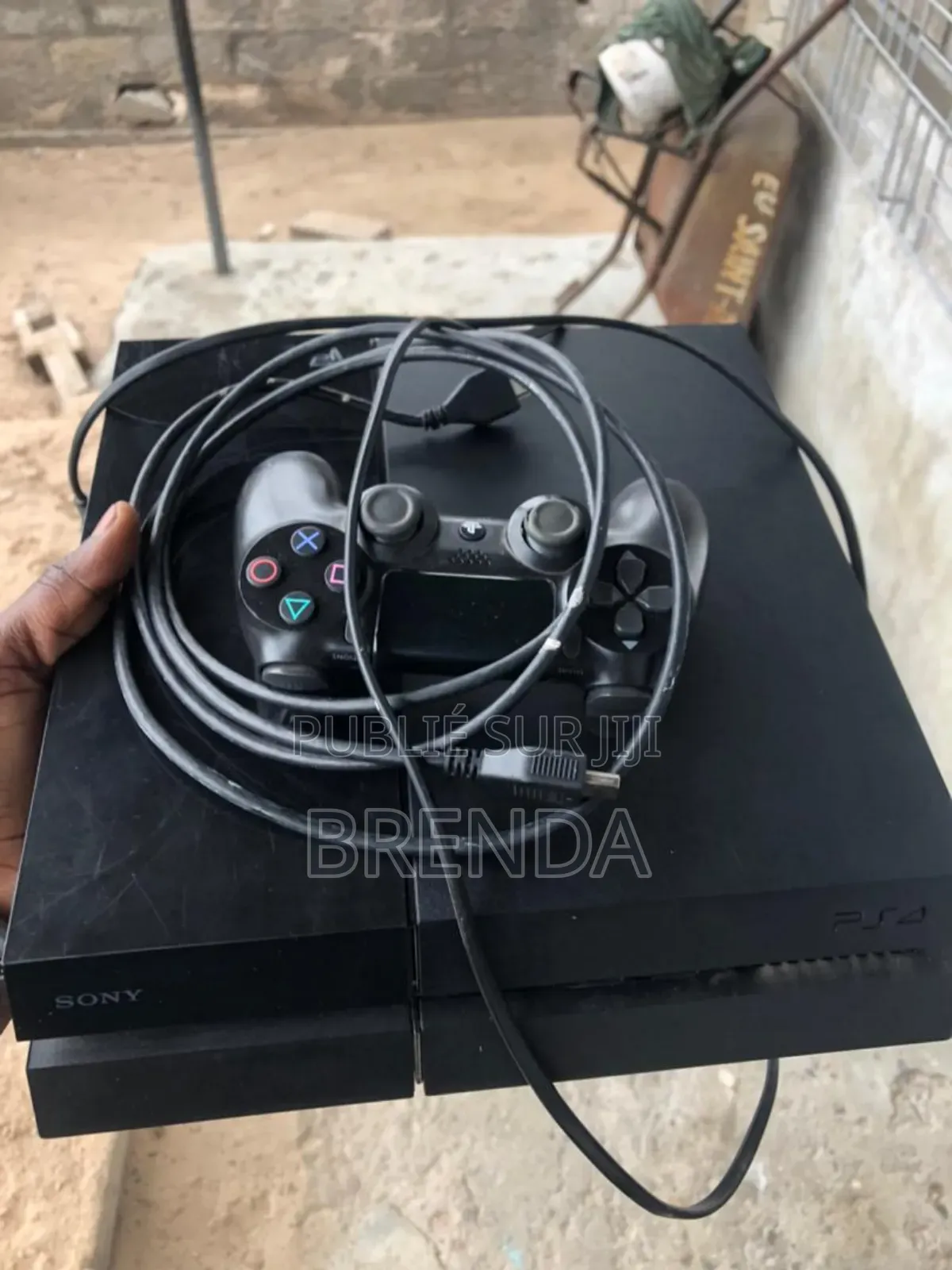 Ps4 Fat 12jeu Craqué Avec Une Manette Propre