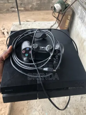 Ps4 Fat 12jeu Craqué Avec Une Manette Propre