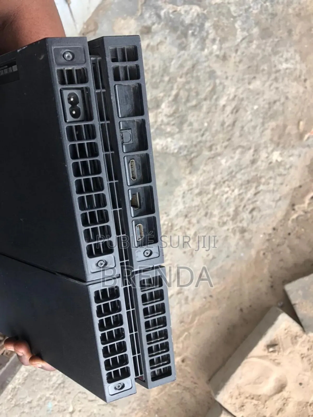 Ps4 Fat 12jeu Craqué Avec Une Manette Propre