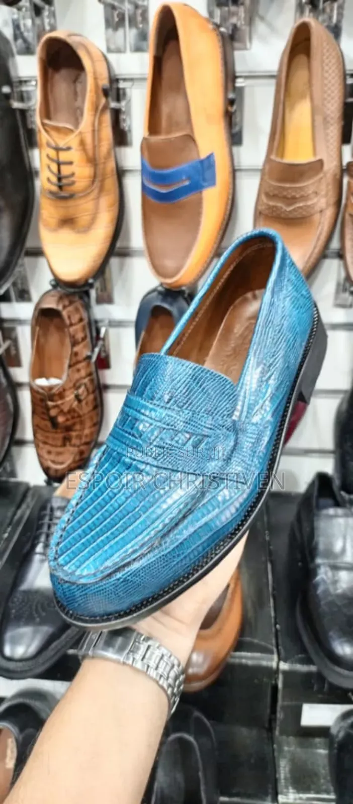 Chaussure Neuve Disponible À Partir De 30000f