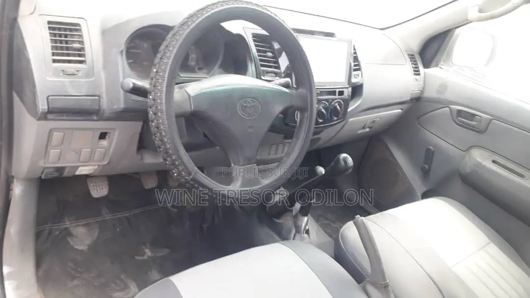 Toyota Hilux 2.5 D-4D 4X4 SRX 2011 Gris