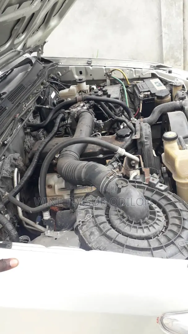 Toyota Hilux 2.5 D-4D 4X4 SRX 2011 Gris