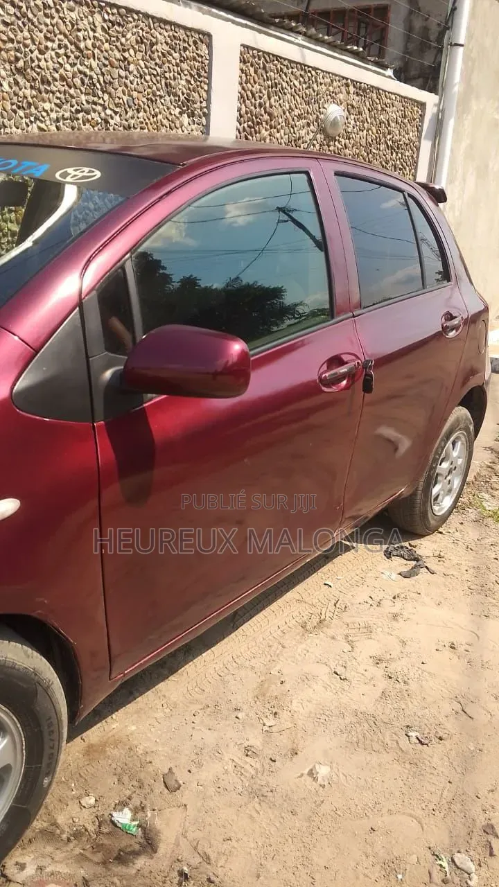 Toyota Vitz 1.3 AWD 5dr 2010 Rouge