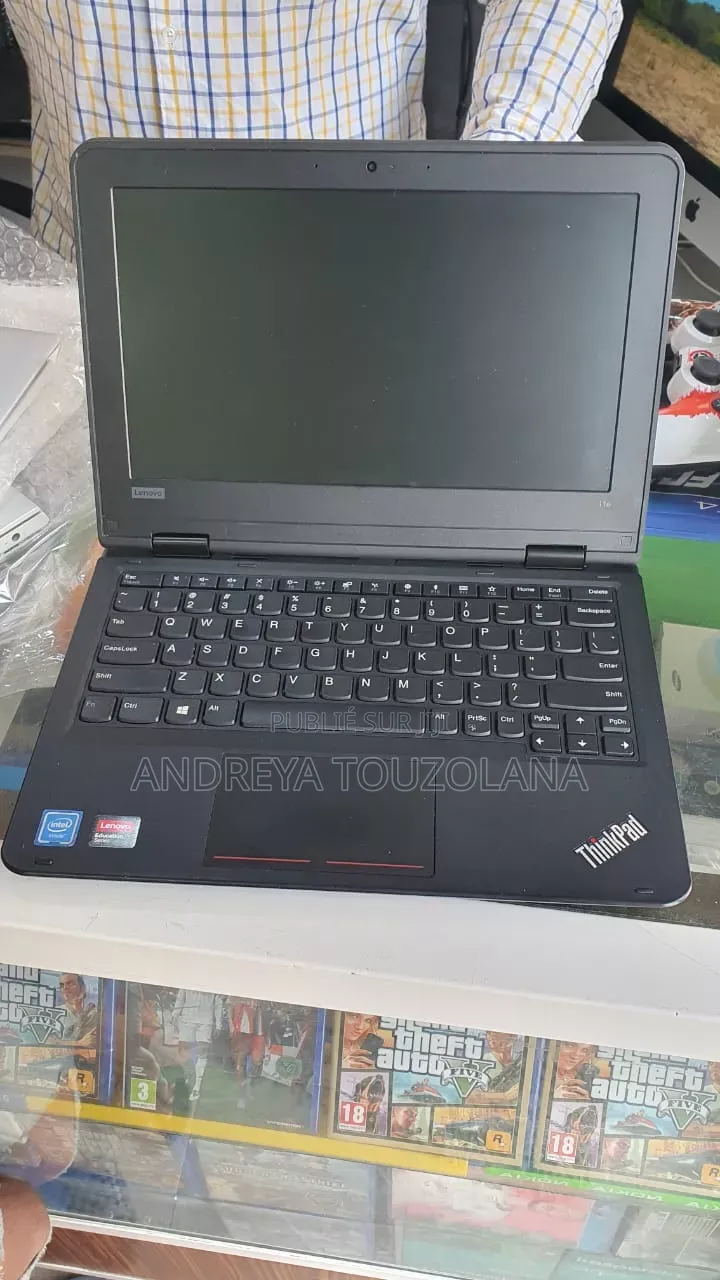 Nouveau Ordinateur portable Lenovo Flex 3 8GB Intel Core i5 SSD 512GB