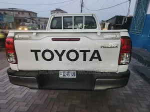 Toyota Hilux 2025 Blanc cassé