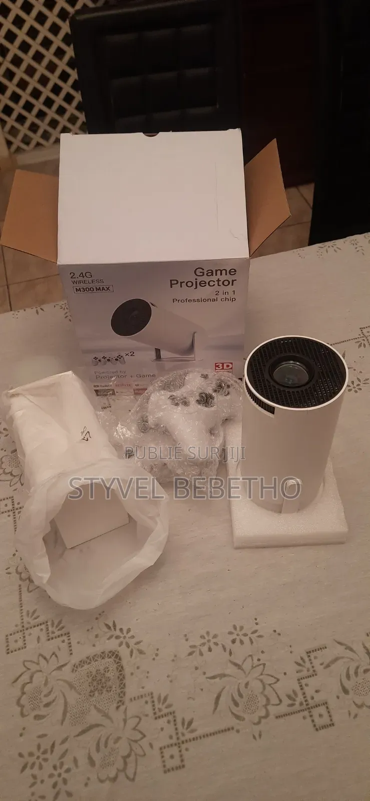 Mini Vidéoprojecteur Android M300 Max 2-en-1 Avec Jeux Et Wifi