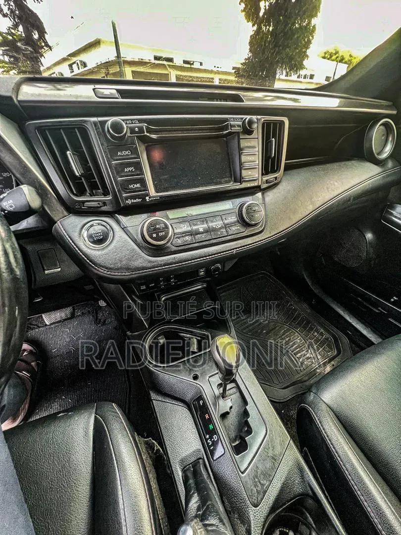 Toyota RAV4 SE 4dr SUV (2.5L 4cyl 6A) 2018 Noir