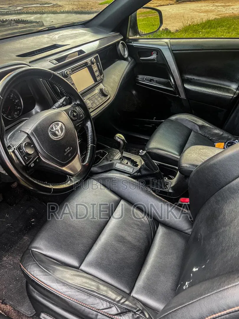 Toyota RAV4 SE 4dr SUV (2.5L 4cyl 6A) 2018 Noir