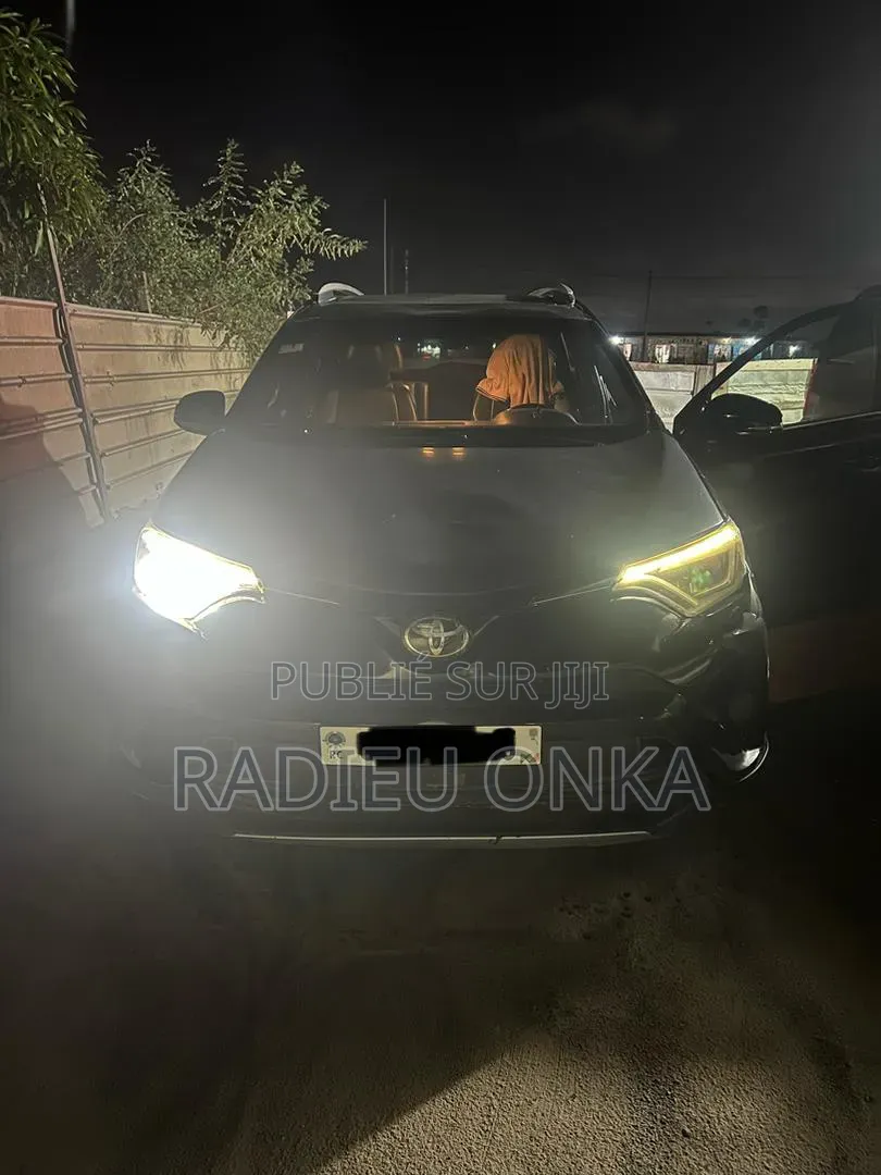 Toyota RAV4 SE 4dr SUV (2.5L 4cyl 6A) 2018 Noir