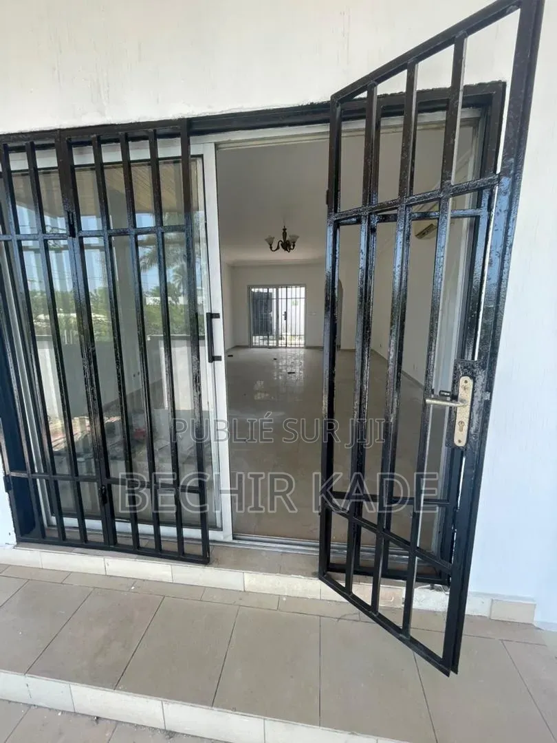 8chbre Maison dans Bechir, Lumumba à Vendre