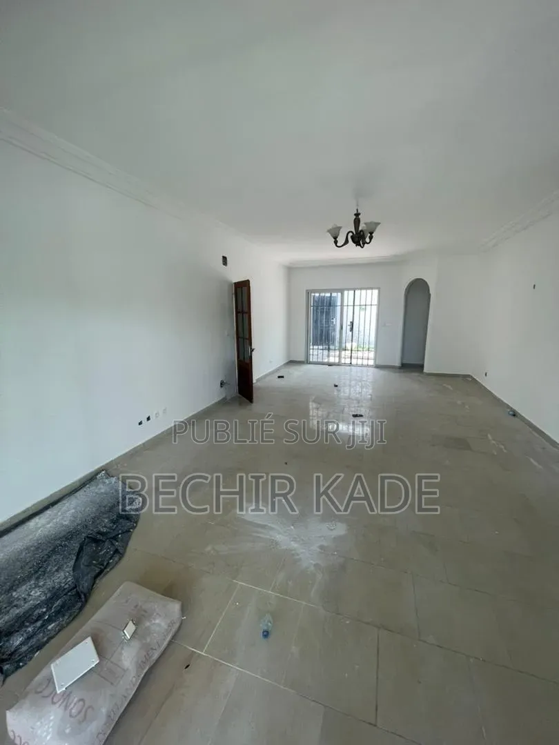 8chbre Maison dans Bechir, Lumumba à Vendre