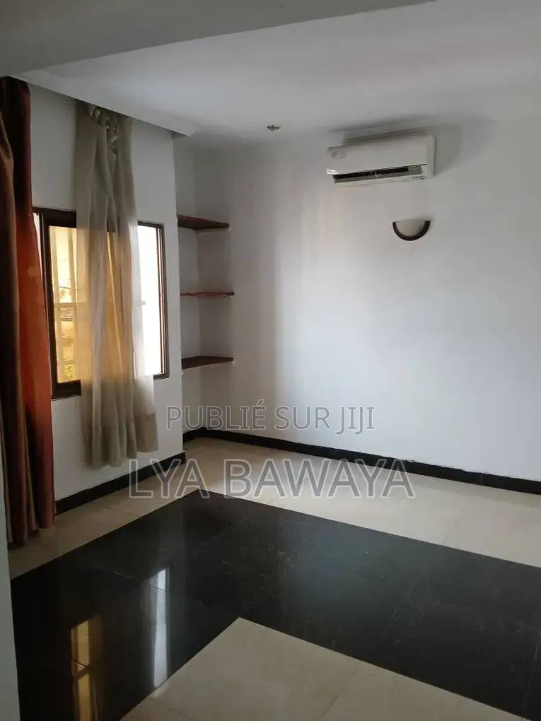3chbre Appartement dans Aps Immo, Poto-Poto à Louer
