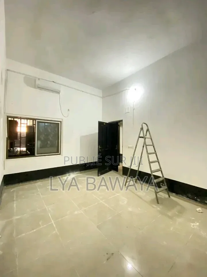 3chbre Appartement dans Aps Immo, Poto-Poto à Louer