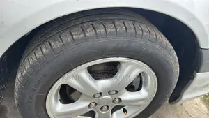 Toyota Avensis 2.0 D Verso 2002 Gris