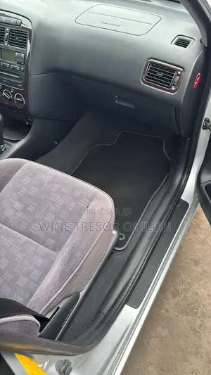 Toyota Avensis 2.0 D Verso 2002 Gris