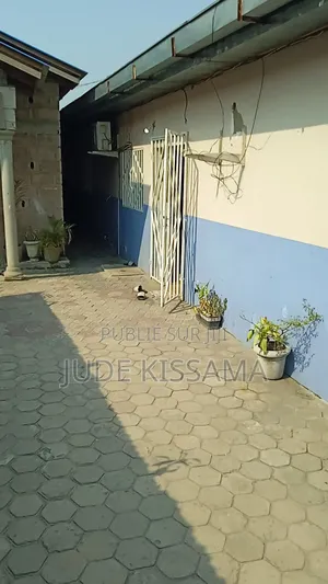3chbre Maison dans Mfilou-Ngamaba à Louer