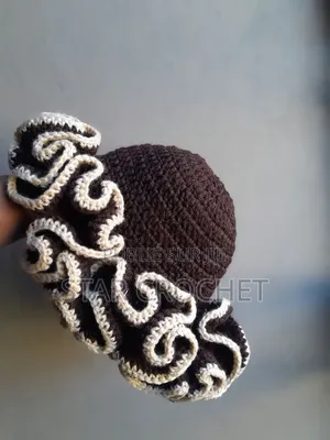 Chapeau en Crochet Avec Froufrous