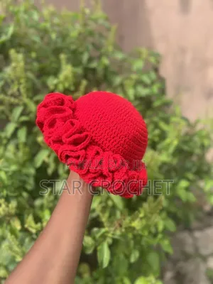 Chapeau en Crochet Avec Froufrous