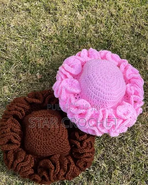 Chapeau en Crochet Avec Froufrous