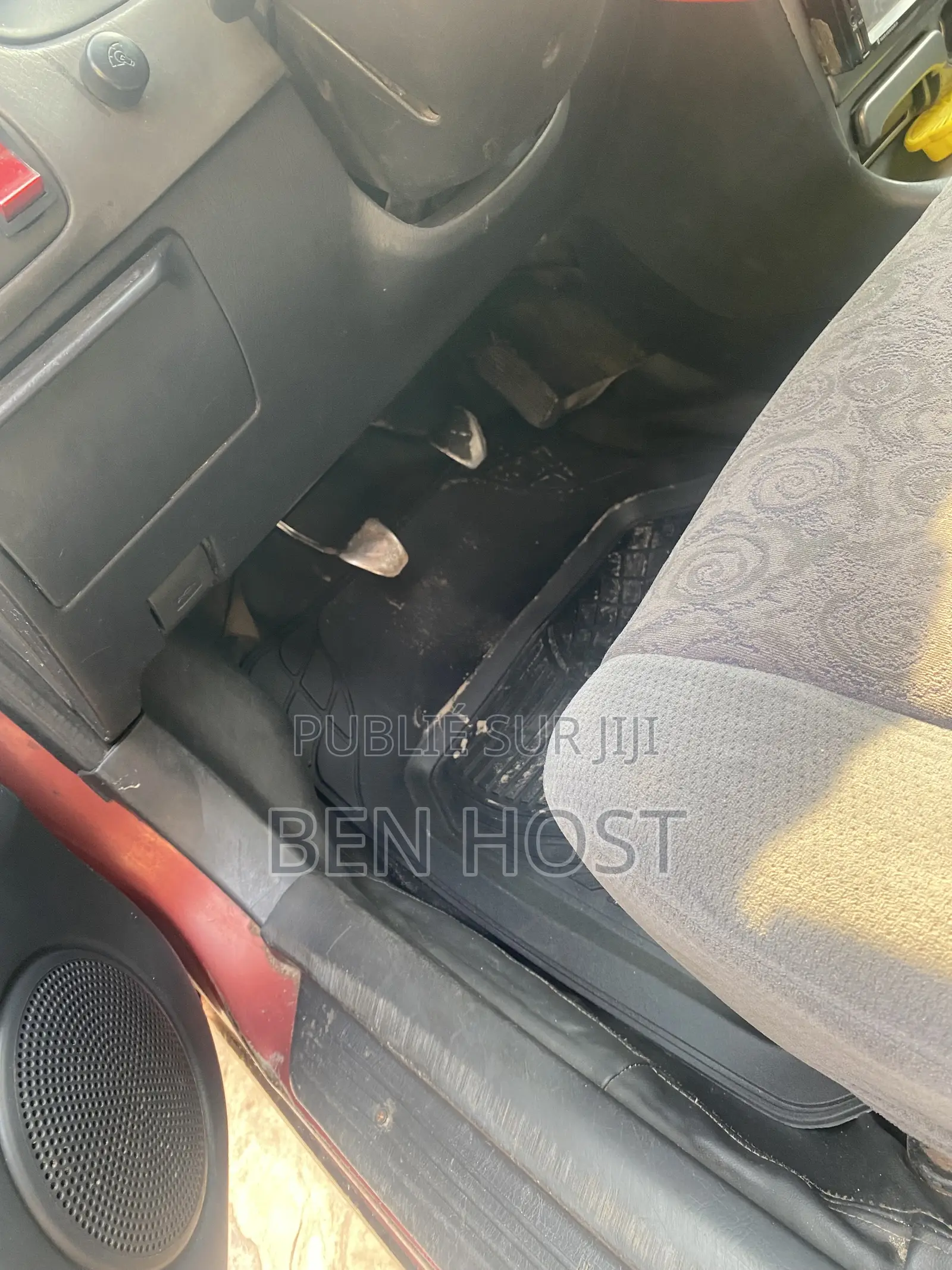 Toyota Corolla L 4dr Sedan (1.8L 4cyl 6M) 2014 Rouge