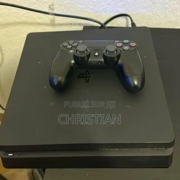 Playstation 4 Slim Déjà Craqué