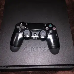 Playstation 4 Slim Déjà Craqué