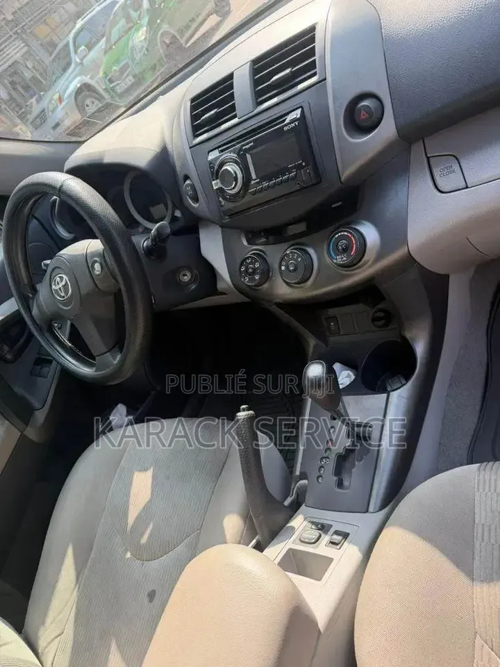 Toyota RAV4 2021 Rouge