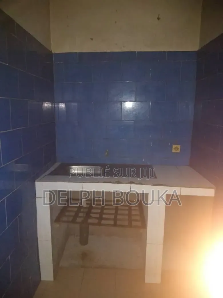2chbre Chambre et salon dans Ngoyo à Louer