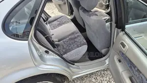 Toyota Corolla Hatchback 2000 Gris