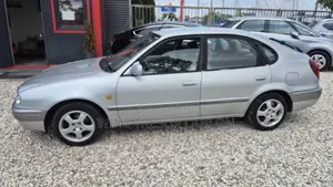 Toyota Corolla Hatchback 2000 Gris