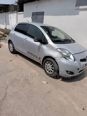 Toyota Yaris 2024 Gris