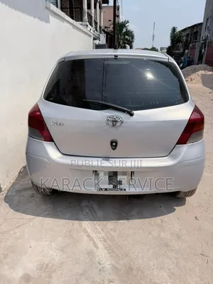 Toyota Yaris 2024 Gris