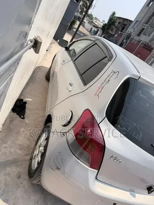 Toyota Yaris 2024 Gris