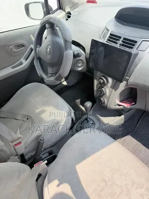 Toyota Yaris 2024 Gris