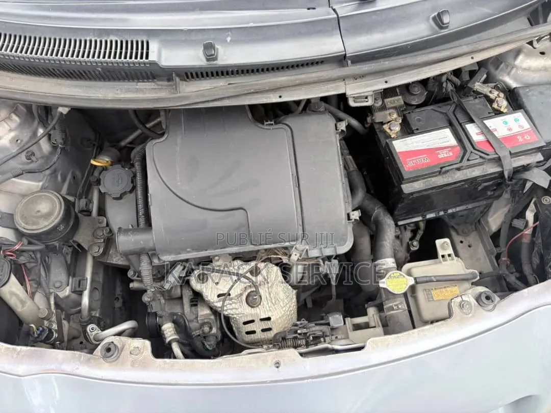 Toyota Yaris 2024 Gris