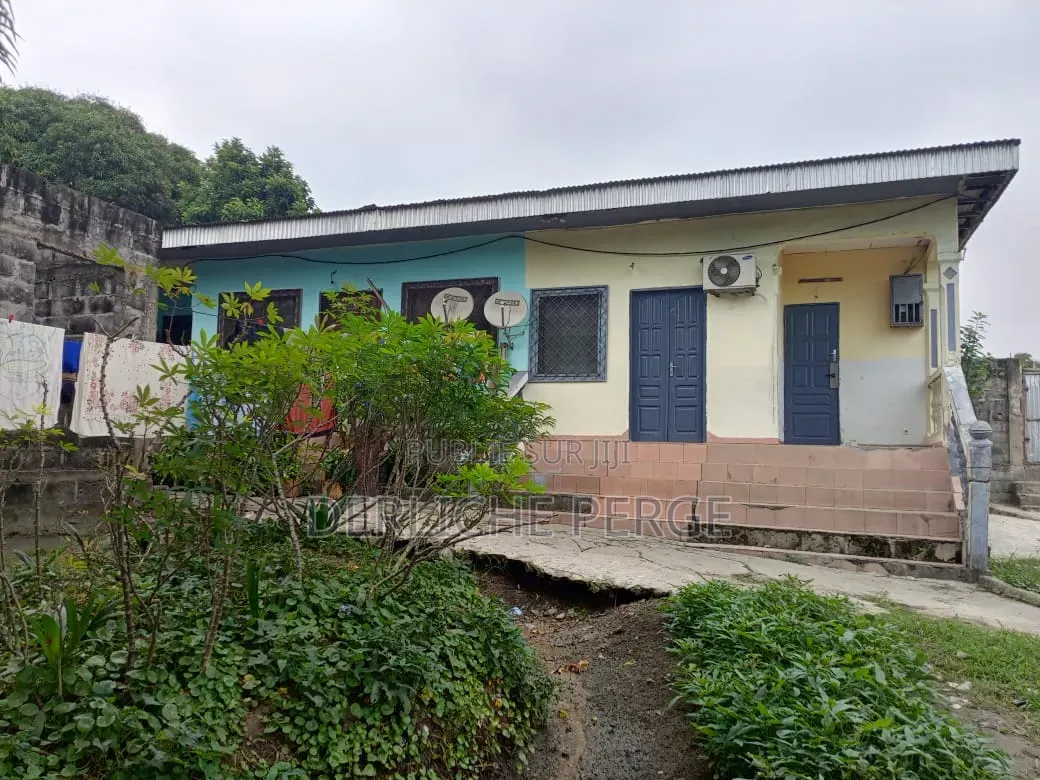 Parcelle À Vendre Au Quartier Louandjili Vers Balou Constant