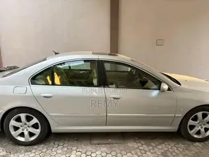 Peugeot 607 2025 Gris